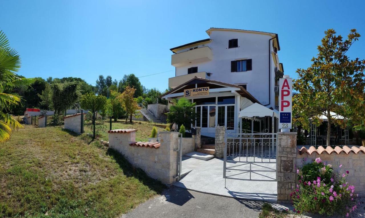 Apartments Lori Poreč Buitenkant foto